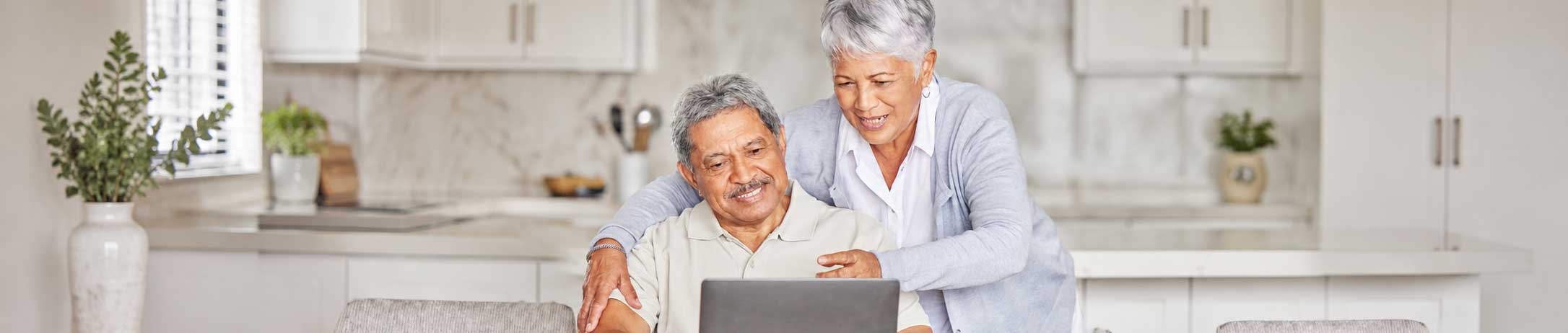 A senior, Spanish-speaking couple researches ALTCS in AZ